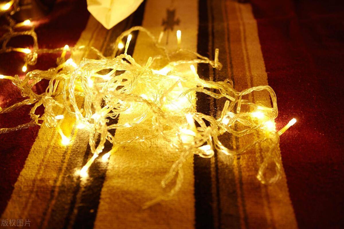 合露营的LED幻彩皮线灯串开元棋牌app